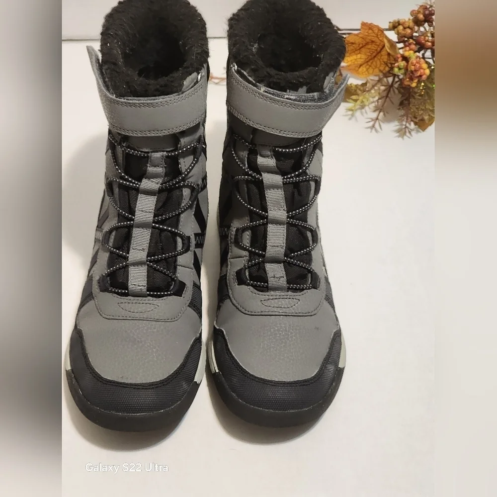 Merrell Women's Gray and Black Winter Boots